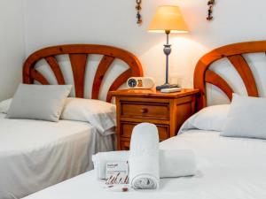 Łóżko lub łóżka w pokoju w obiekcie Apartment Rinconada Real-3 by Interhome
