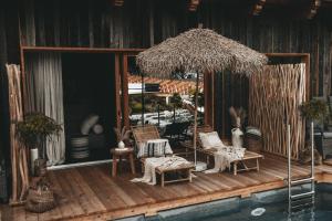 Bazén v ubytování Jufenalm BOHO Hotel & Restaurant nebo v jeho okolí
