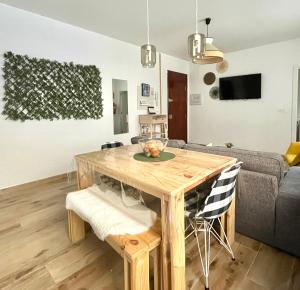 TV a/nebo společenská místnost v ubytování Trauko Flat Parking 12 euros x day EBI01313 + 18 fotografií
