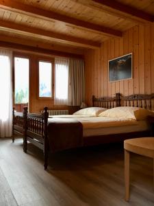 Säng eller sängar i ett rum på Ferienwohnung Lindenheim