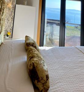 Łóżko lub łóżka w pokoju w obiekcie AMIVERA-MAR, vistas a la Ría de Vigo, Cangas