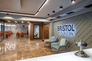 Χώρος καθιστικού στο Bristol Hotel and Spa Bakuriani