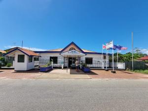 a woman standing in front of a building at Kwarts Appartementen in Paramaribo