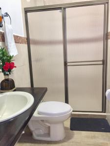 Koupelna v ubytování Mamatina Hotel