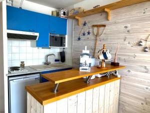 Dapur atau dapur kecil di REF 003 - Studio vue port Crouesty pour deux personnes résidence avec piscine