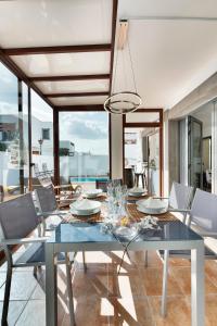 a dining room with a glass table and chairs at Casa ERNESTO in Playa Blanca