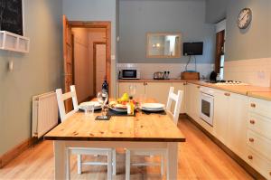 Kuchyň nebo kuchyňský kout v ubytování Kevington Cottage + 17 fotografií