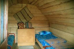 a room with a bed in a wooden cabin at Etno village Katun in Žabljak