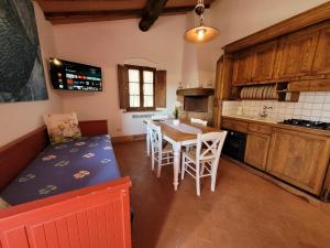 Kuchyň nebo kuchyňský kout v ubytování David bilocale wi-fi, posto auto, giardino, aria condizionata + 21 fotografií