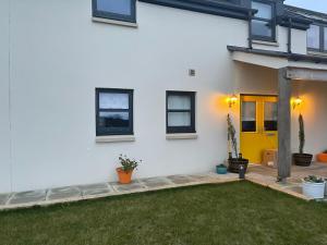 Remarkable 1-Bed Apartment in Cowdenbeath UK