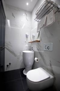 Koupelna v ubytování Mergan Hotel
