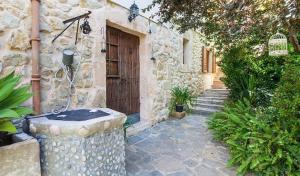 A garden outside Can tronca