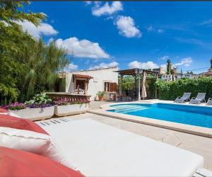 The swimming pool at or close to Can tronca