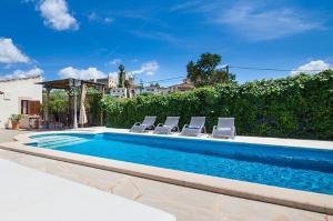 The swimming pool at or close to Can tronca
