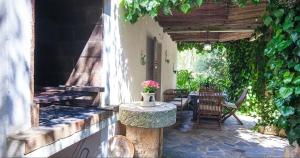 A garden outside Can tronca