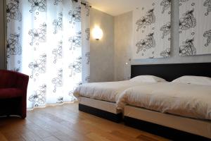 a bedroom with two beds and curtains with bugs on them at Le Haut Allier in Alleyras