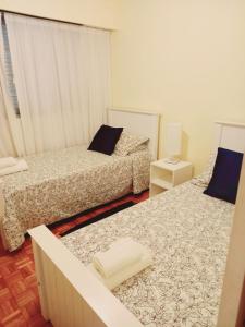 A bed or beds in a room at BairesTop con 2 dormitorios y estacionamiento