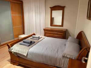 Cama o camas de una habitación en Bernabé Soriano 2