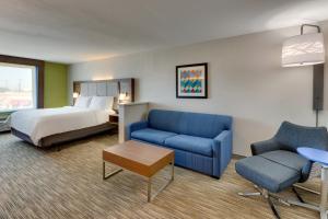 Postel nebo postele na pokoji v ubytování Holiday Inn Express Lake Worth NW Loop 820 by IHG