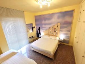 A bed or beds in a room at Red Carpet rooms