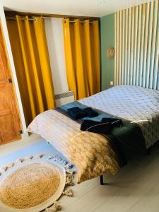 a bedroom with a bed with yellow and green curtains at Appartement cocooning pour un séjours à Tende in Tende
