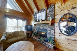 TV a/nebo společenská místnost v ubytování Chalet of Dreams