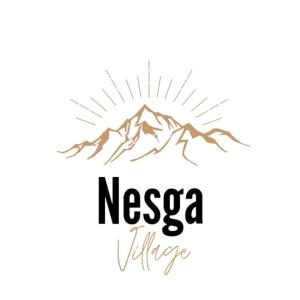 ein Logo für ein Reisebüro mit einem Berg in der Unterkunft Nesga Village in Lençóis