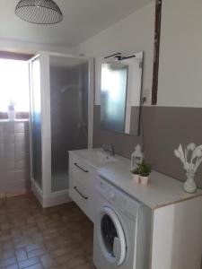 Gambar di galeri bagi DANS LA MAISON D'A COTE di Azerables +4 gambar