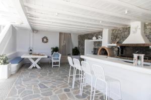 Restoranas ar kita vieta pavalgyti apgyvendinimo įstaigoje Villa Ker by Ethos Hospitality- 5 Bedrooms