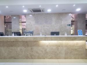 Un vestíbulo con mostrador de recepción en un edificio. en Paulista Wall Street Flat 10, en São Paulo 35 fotos más