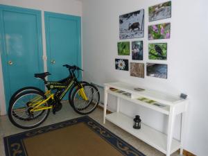a bike is parked in a room with a desk at Casco Viejo Candeleda in Candeleda