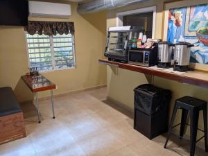 Kuchyň nebo kuchyňský kout v ubytování Midtown Guest House