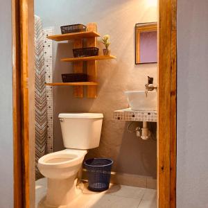 Koupelna v ubytování Almendrita Habitación I