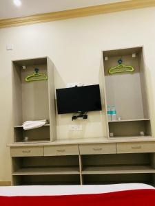 TV a/nebo společenská místnost v ubytování MARINA PALACE
