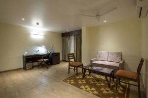 The Fern Sardar Sarovar Resort Kevadia, Gujarat的休息区