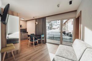 A seating area at Alpenheim Apartment Ischgl