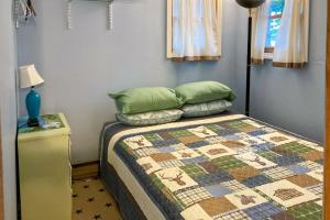 a bedroom with a bed with a quilt on it at SunRise Pines in Leeds