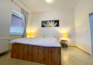 En eller flere senge i et værelse på Booklovers apartment close to center