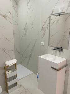 A bathroom at Villa Castello only room