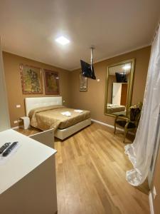 A bed or beds in a room at Villa Castello only room