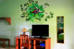 TV a/nebo společenská místnost v ubytování Las Lajas Beach Resort