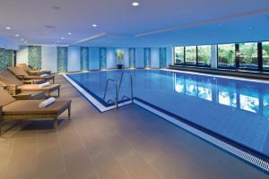 Bazén v ubytování Maritim Hotel Darmstadt nebo v jeho okolí