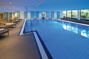 Bazén v ubytování Maritim Hotel Darmstadt nebo v jeho okolí