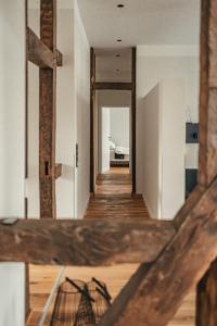 a hallway of a house with wooden floors and beams at Kremers Freiräume in Arnsberg