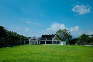 Aed väljaspool majutusasutust 瓦樣山巷台南玉井農莊露營戶外婚禮