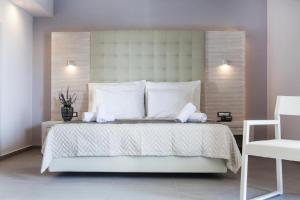 A bed or beds in a room at Aqua Oliva Resort Syvota