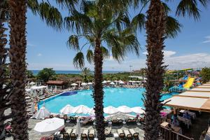 Bazén v ubytování Alba Resort Hotel - Ultra All Inclusive nebo v jeho okolí