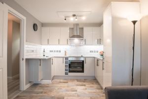 Finchley Contemporary 2 Bed Apartment + Parking