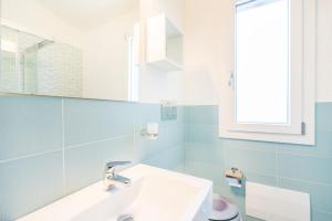 Koupelna v ubytování Kal'e Moru - Vista Mare - 140 metri dalla Spiaggia + 25 fotografií