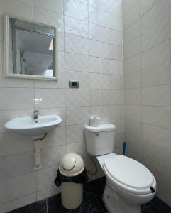 Kylpyhuone majoituspaikassa Fafis Home Apartment